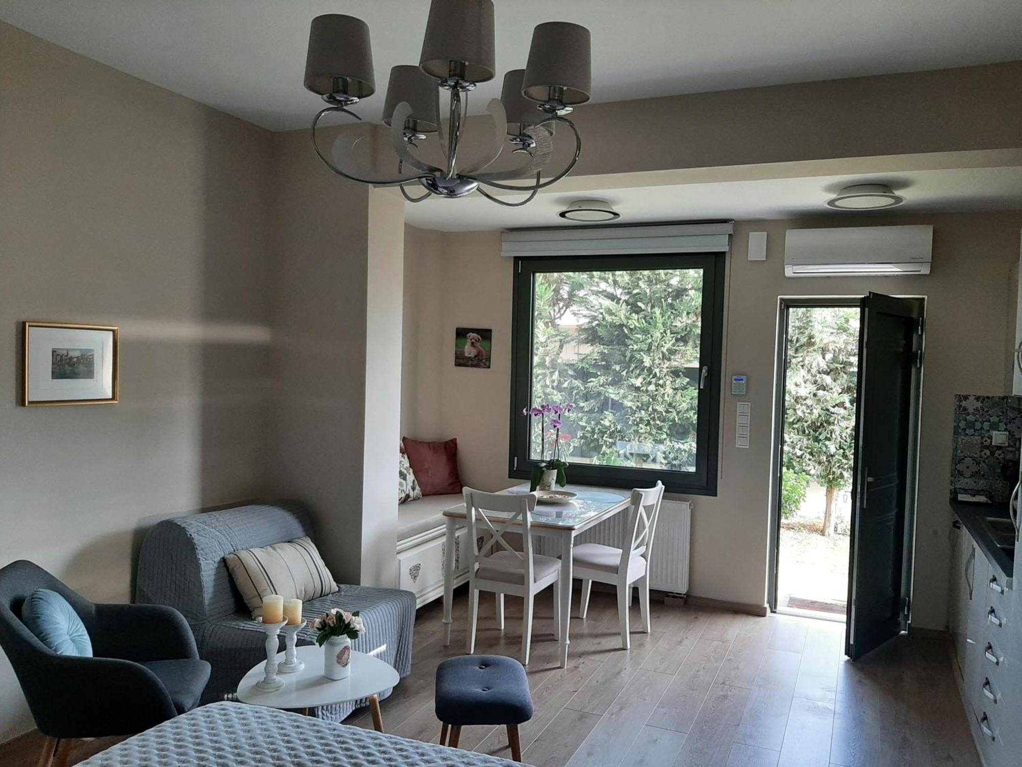 Yannis Leonidas Apartment